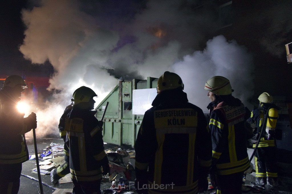 Feuer Papp Presscontainer Koeln Hoehenberg Bochumerstr P261.JPG - Miklos Laubert